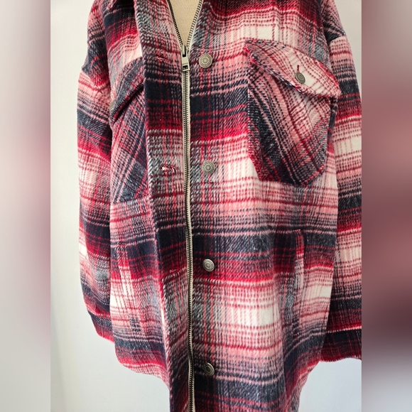 Levi's Red and Black Utility Jacket with Relaxed Fit and Long Sleeves - Picture 8 of 16